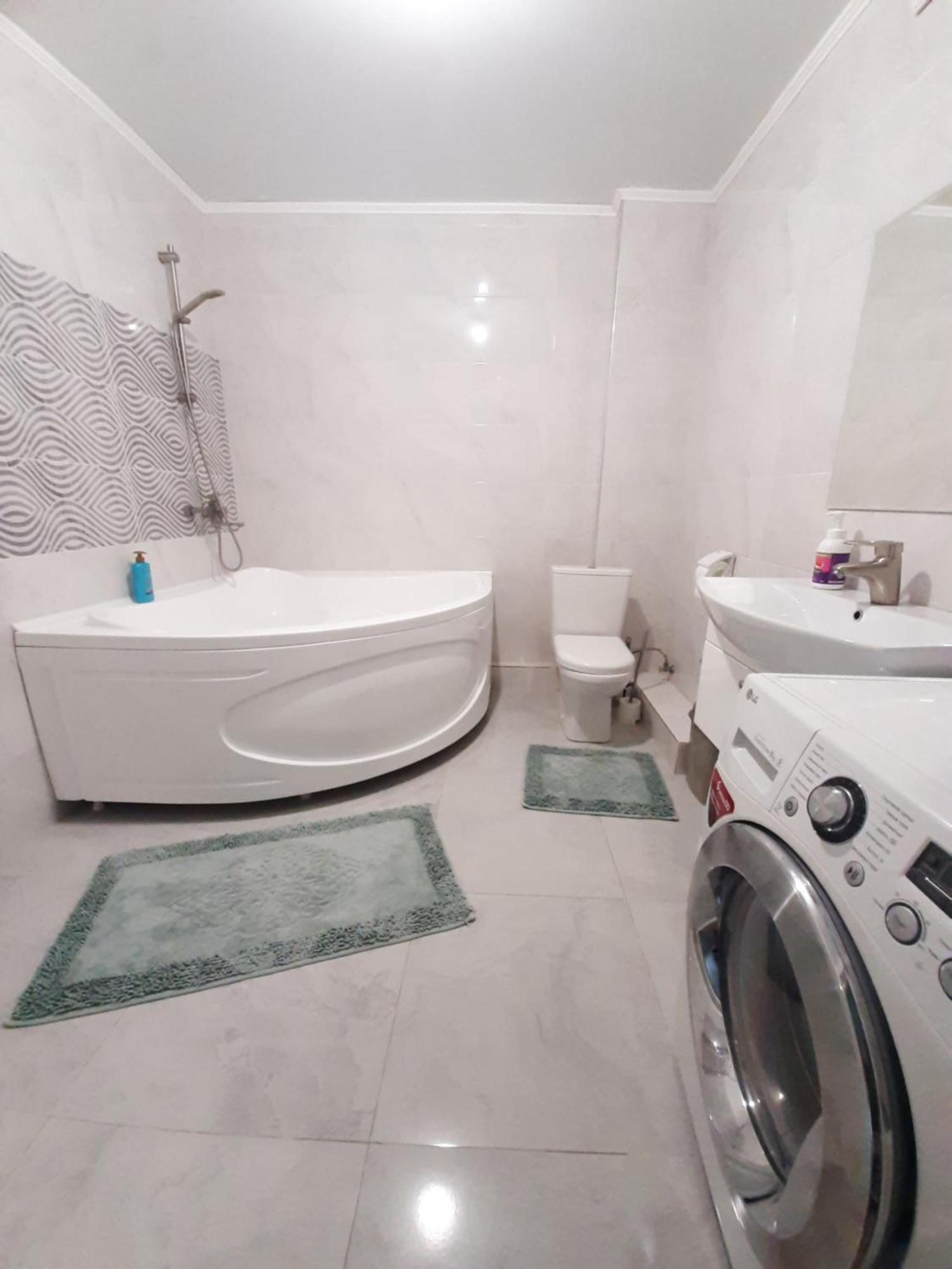 Comfortable Apartment Бишкек Екстериор снимка